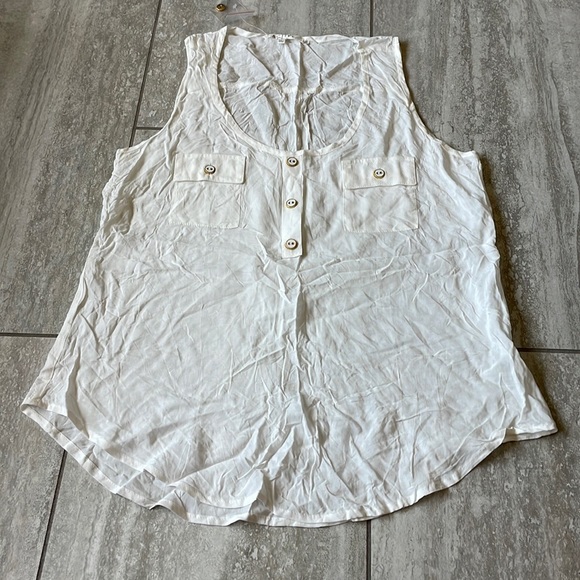 NWOT Active, L,cream wide round neck 2front pockets,sleeveless top for women - Picture 1 of 9